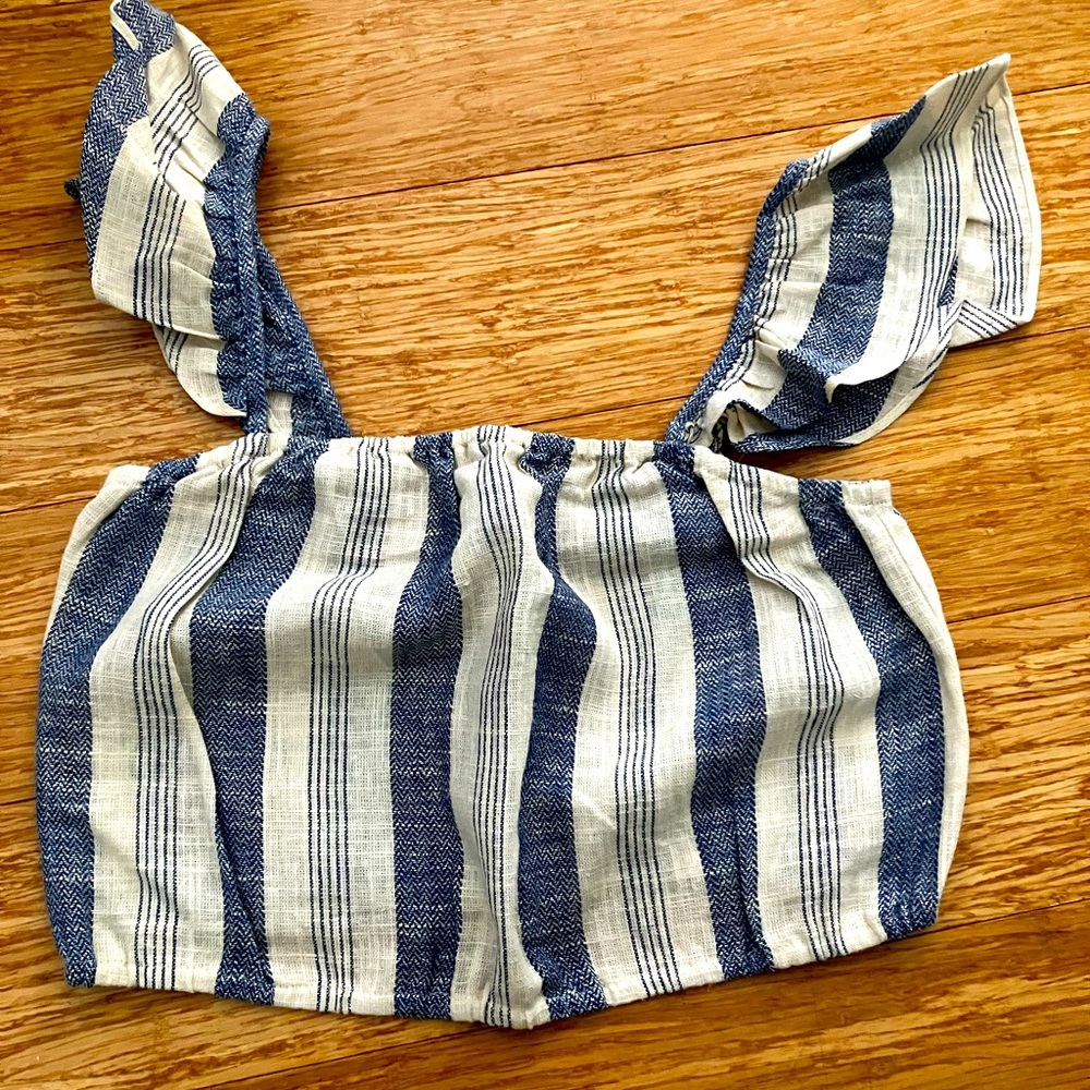 Alice+Olivia off white and navy cropped ruffled top